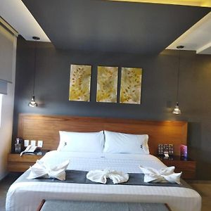 Hotel M Elite Black